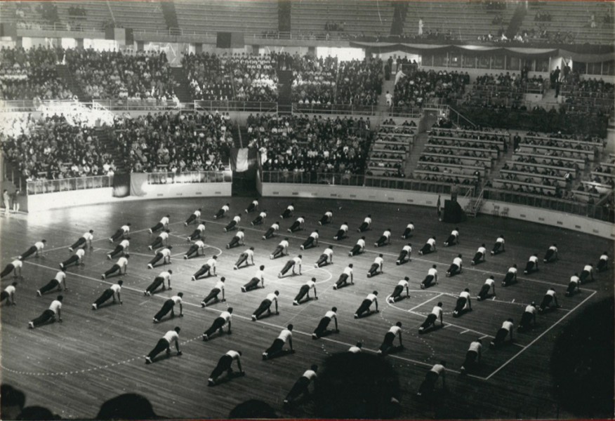 Manifestazione ginnica del 1961 al Palazzo dello Sport, oggi PalaLottomatica 